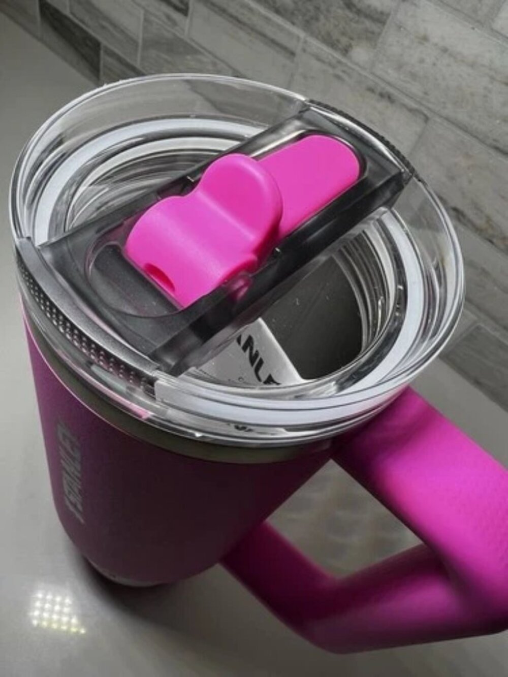 Stanley Vitalize Tote & 30 oz Quencher ProTour Flipstraw Tumbler HOT PINK Combo - Picture 6 of 8